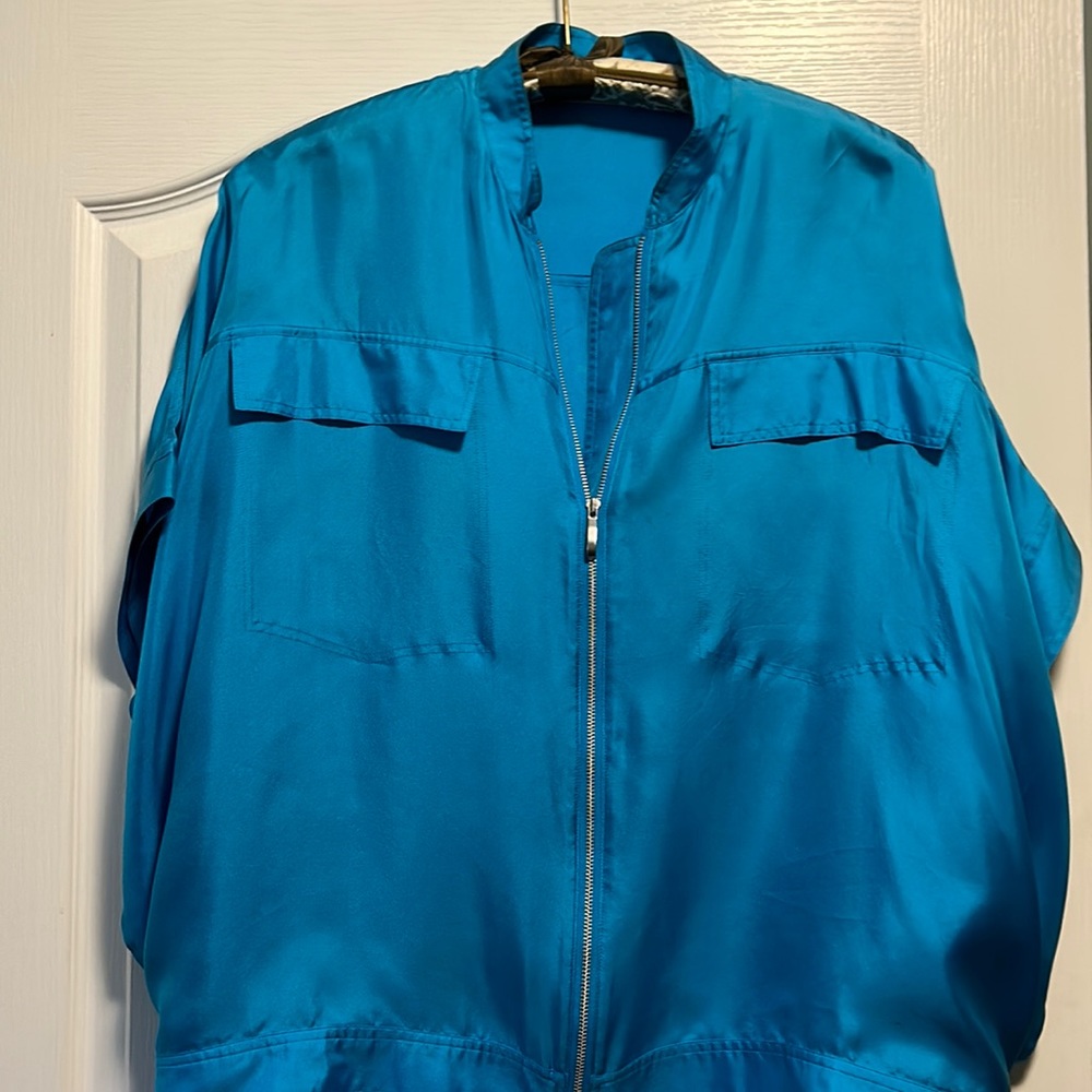 Ally women blouse / jacket. Zipper on the front.